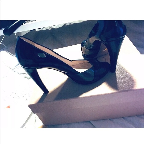PRADA BLACK & GREY PATENT LEATHER OPEN TOE PUMPS 5 - Picture 6 of 11